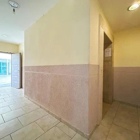 Magnificent 733 Apartment