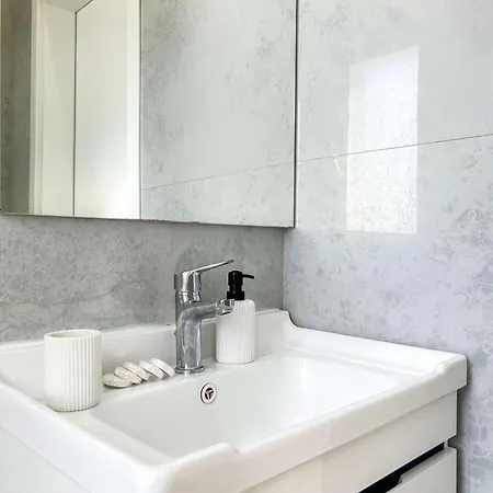 Magnificent 733 Apartment
