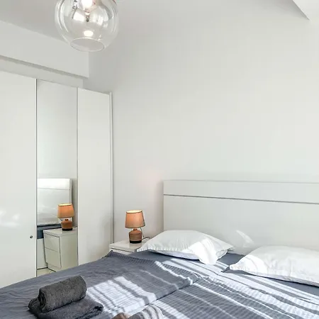 Magnificent 733 Apartment *