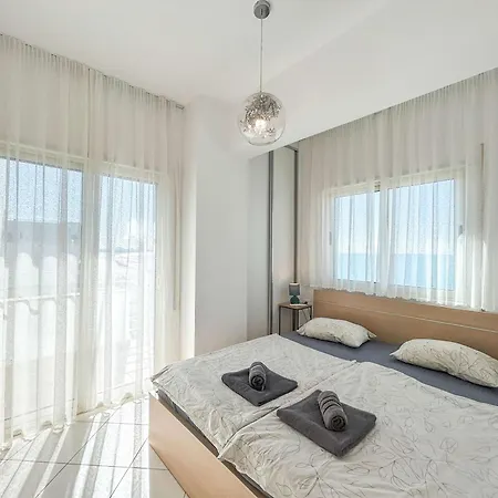 Magnificent 733 * Durres