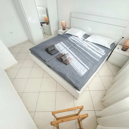 Magnificent 733 Apartment