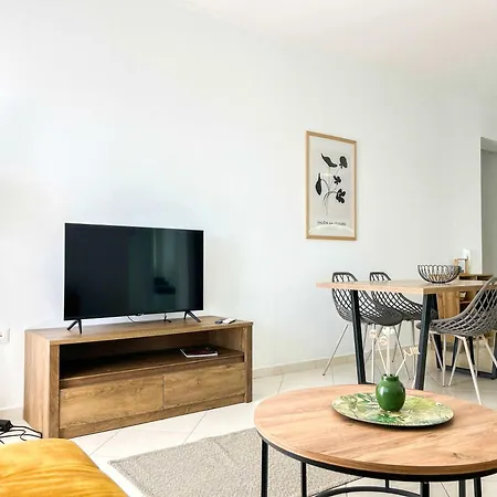 Magnificent 733 Apartment *